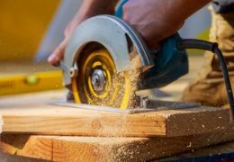 ¿Qué herramientas y maquinas sirven para cortar madera?